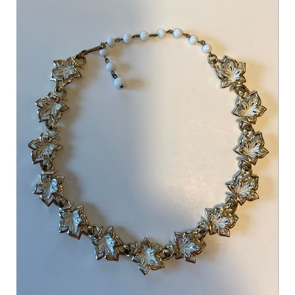 Vintage Coro White Enamel Ivy Leaf Necklace Gold Tone Adjustable 17” Mid Century - Picture 3 of 5
